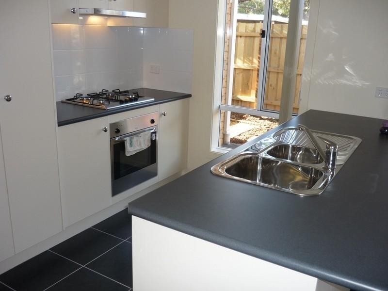 2/25 Williams Road, Laverton VIC 3028