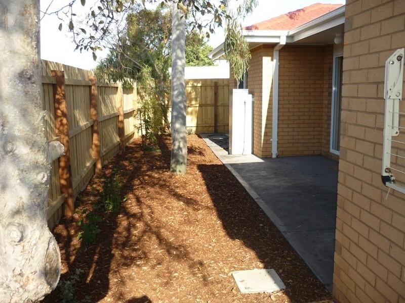 2/25 Williams Road, Laverton VIC 3028