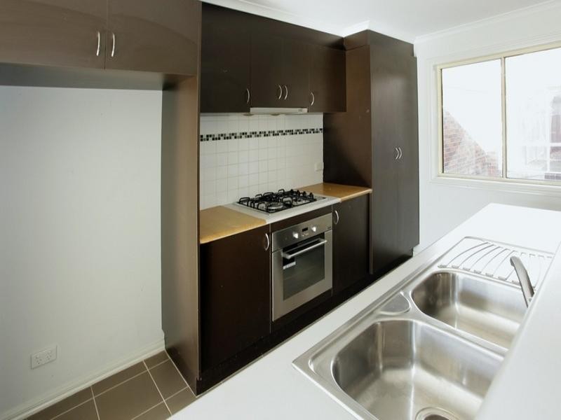 2/18 VANDERBILT Avenue, Truganina VIC 3029