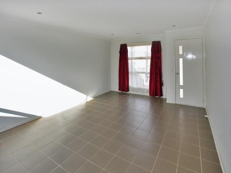 2/18 VANDERBILT Avenue, Truganina VIC 3029