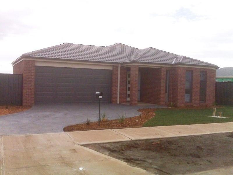 32 KINGBIRD Avenue, Tarneit VIC 3029
