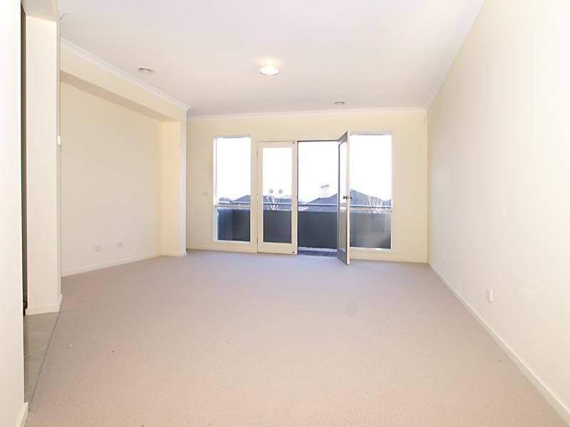 20 VAUCLUSE Boulevard, Werribee VIC 3030