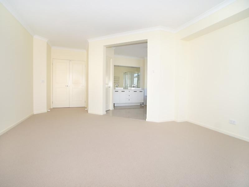 20 VAUCLUSE Boulevard, Werribee VIC 3030