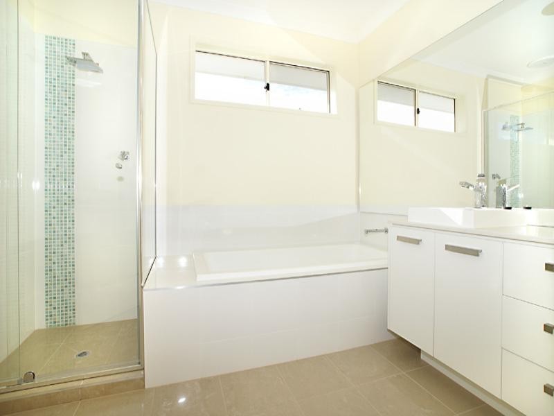 20 VAUCLUSE Boulevard, Werribee VIC 3030