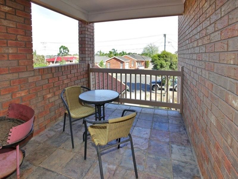 2/15 HAMMOND Court, Altona Meadows VIC 3028