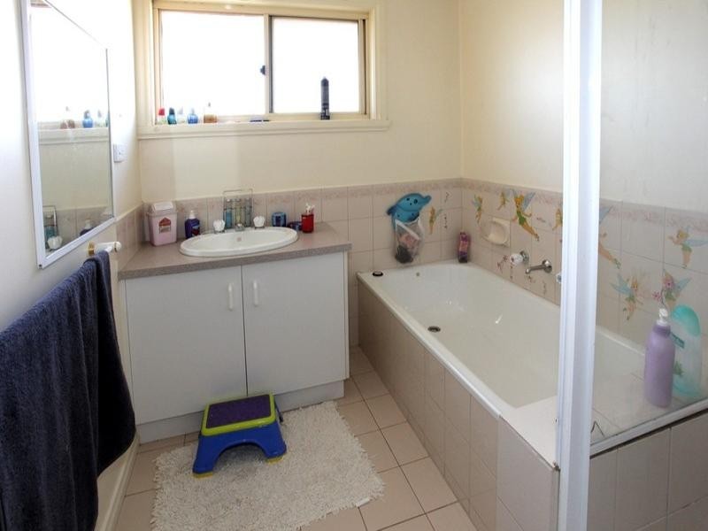 2/15 HAMMOND Court, Altona Meadows VIC 3028