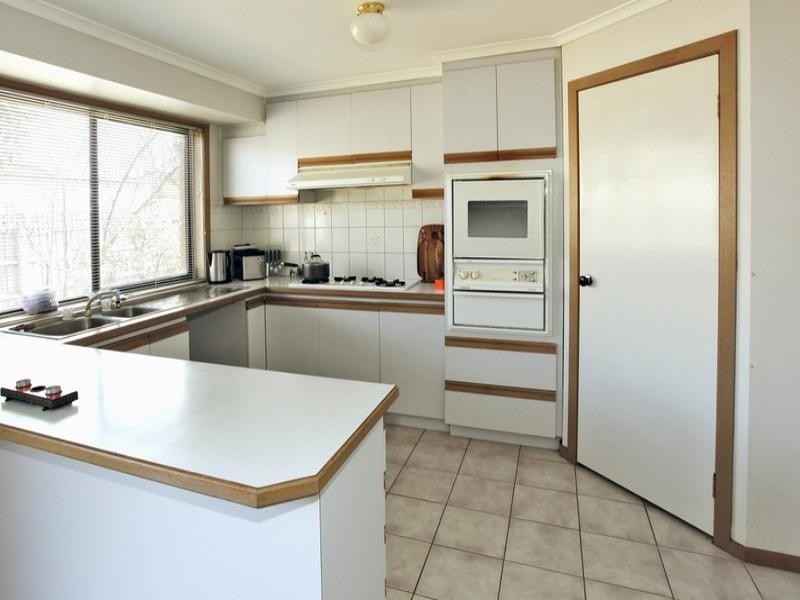 24 KATHLEEN Crescent, Hoppers Crossing VIC 3029