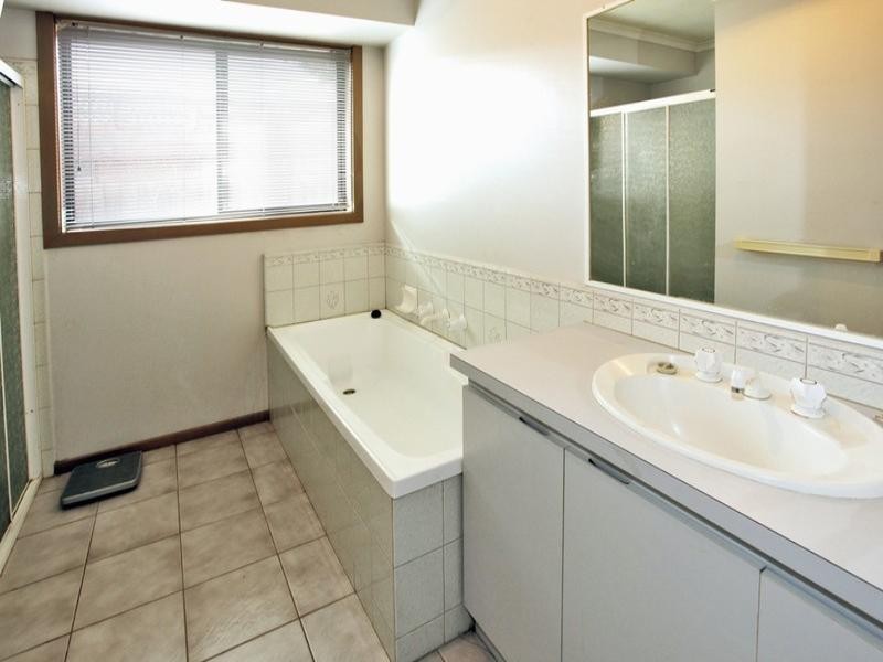 24 KATHLEEN Crescent, Hoppers Crossing VIC 3029