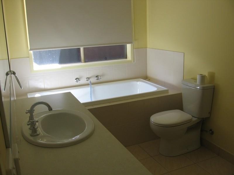 5 COOMBES COURT,, Point Cook VIC 3030