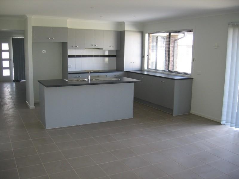 13 BLUEHILLS Boulevard, Pakenham VIC 3810