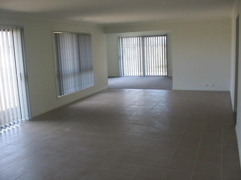 13 BLUEHILLS Boulevard, Pakenham VIC 3810