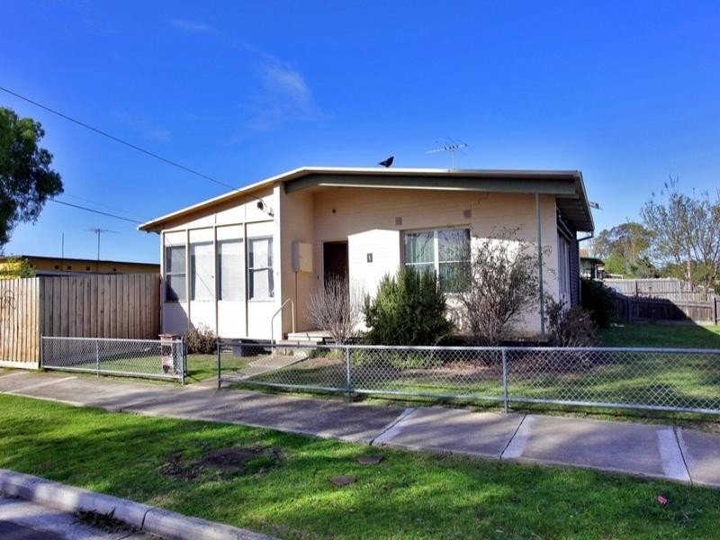 1 HEFFERNAN Street, Laverton VIC 3028