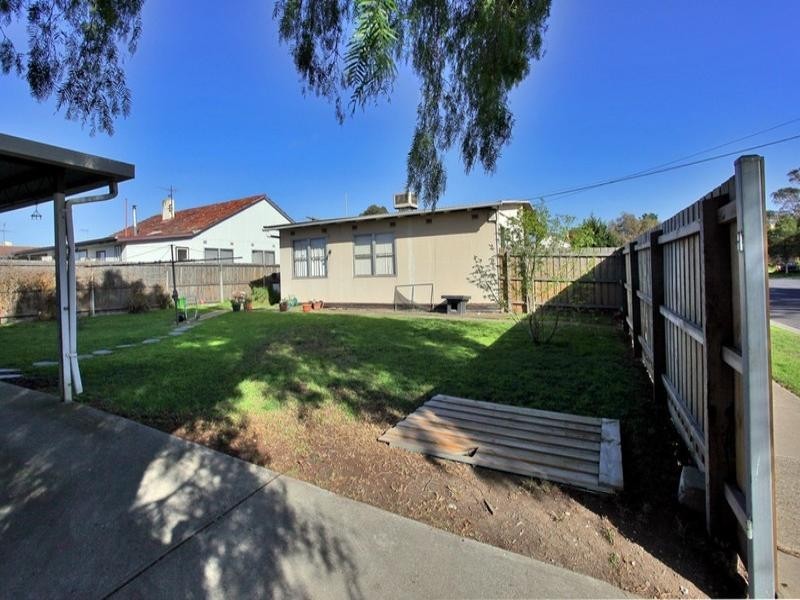 1 HEFFERNAN Street, Laverton VIC 3028