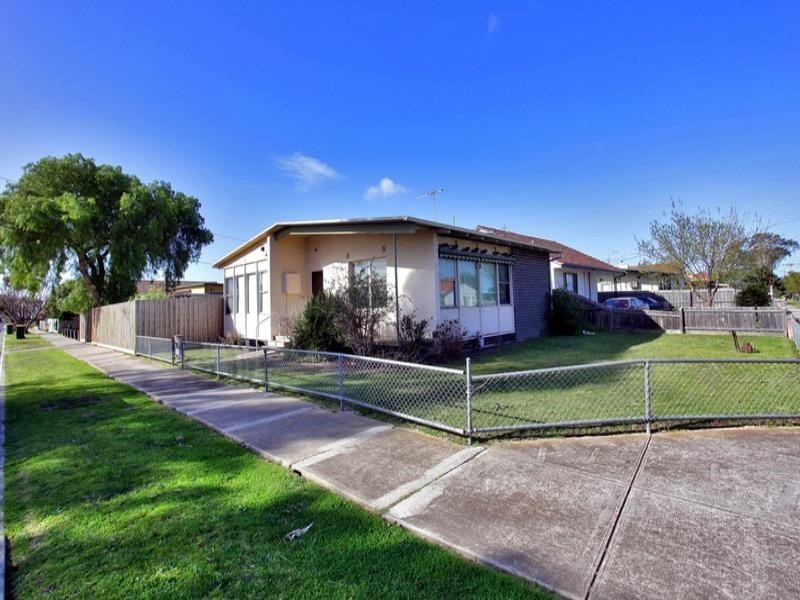 1 HEFFERNAN Street, Laverton VIC 3028