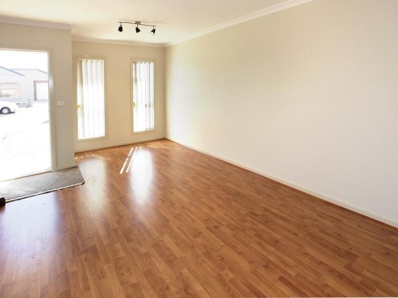 1/7 VANDERBILT Avenue, Truganina VIC 3029