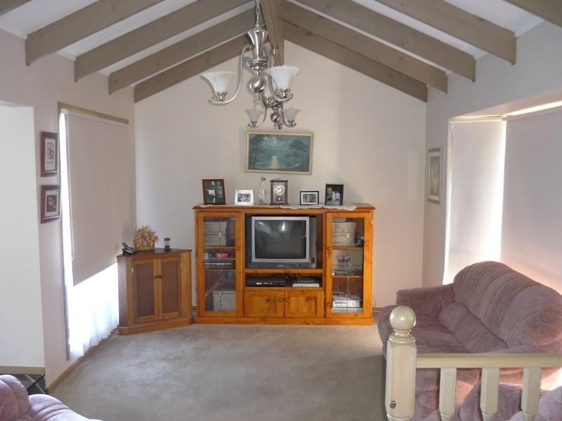 16 BROMAGE Close, Hoppers Crossing VIC 3029