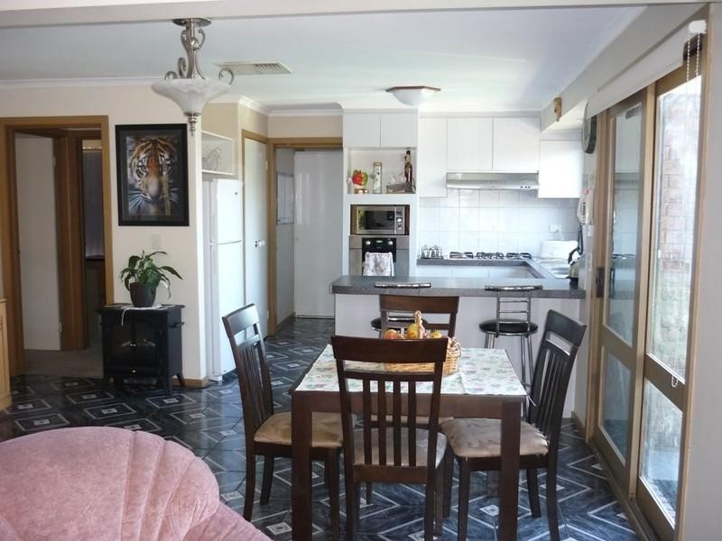 16 BROMAGE Close, Hoppers Crossing VIC 3029