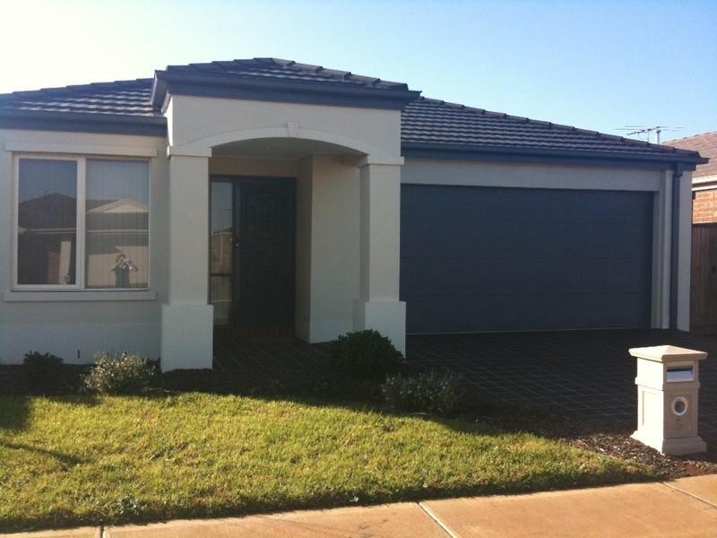 8 GISELLE Grove, Tarneit VIC 3029