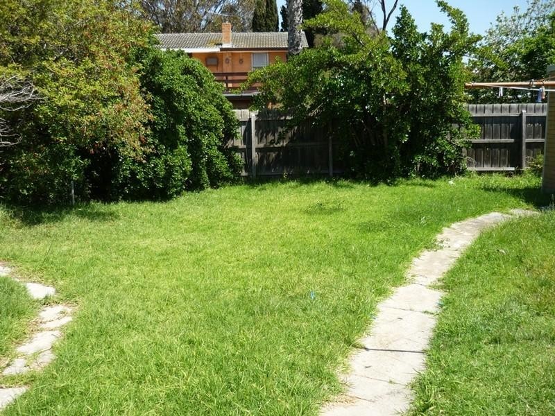 8 Evans Crescent, Laverton VIC 3028