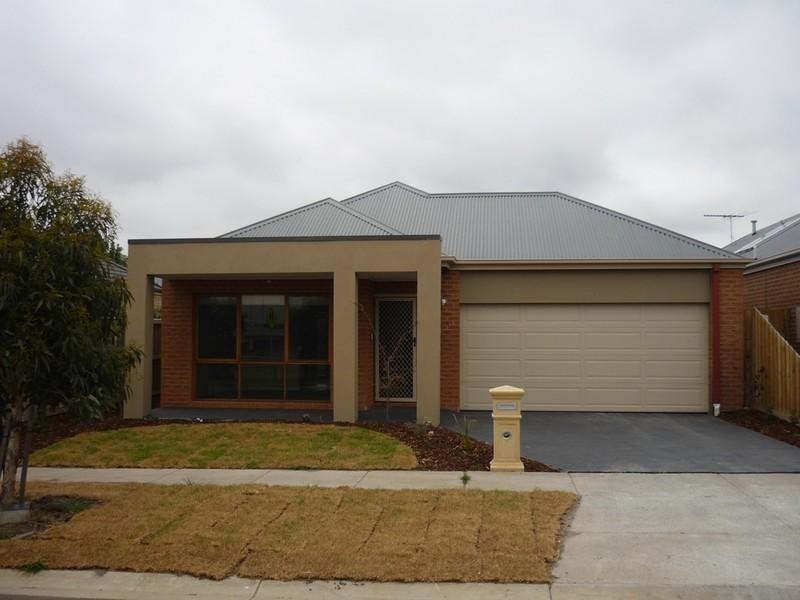 41 DOLPHIN Crescent, Point Cook VIC 3030