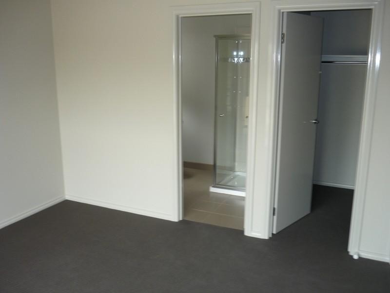 41 DOLPHIN Crescent, Point Cook VIC 3030