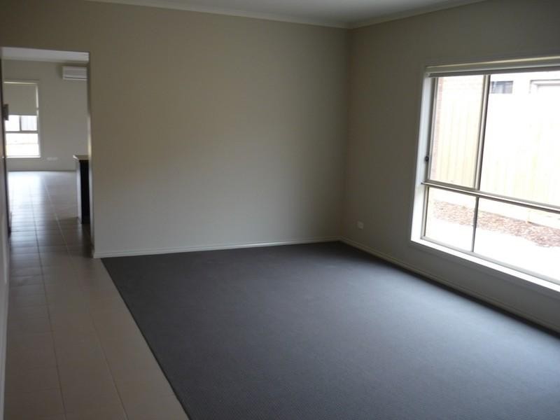 41 DOLPHIN Crescent, Point Cook VIC 3030