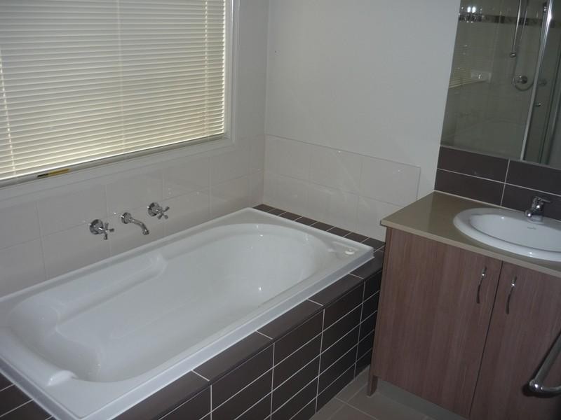 41 DOLPHIN Crescent, Point Cook VIC 3030