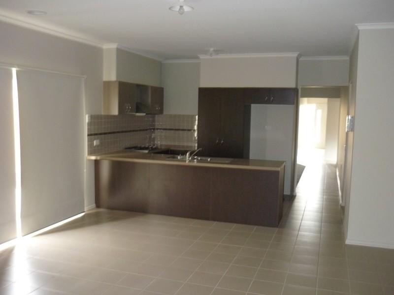 41 DOLPHIN Crescent, Point Cook VIC 3030