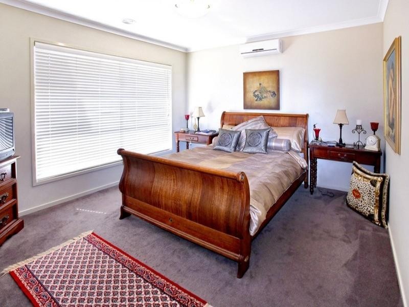 18 Dunlin Crescent, Williams Landing VIC 3027