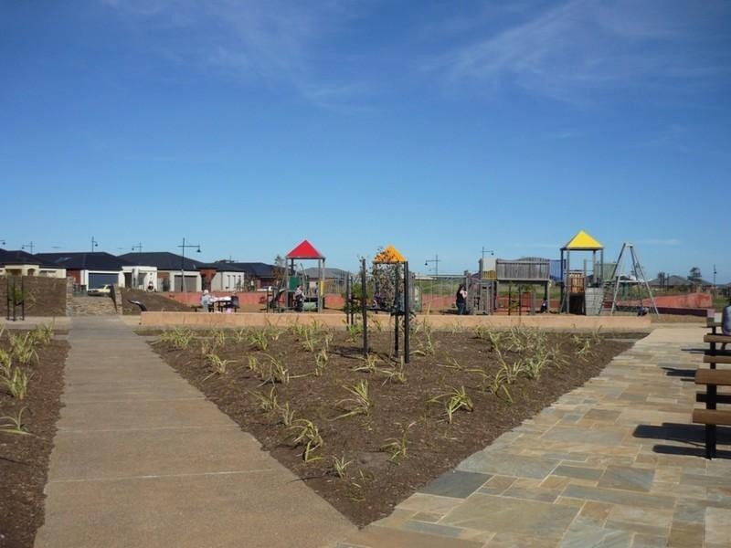 5 SEVILLE Street, Pakenham VIC 3810