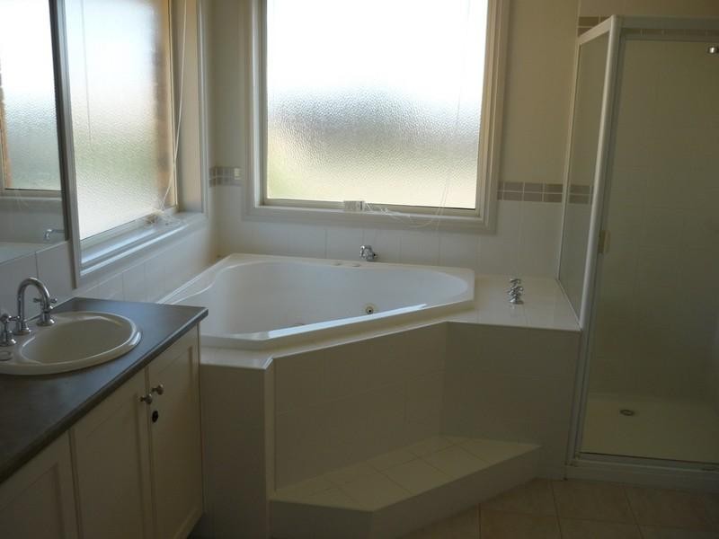 42 LINCOLN HEATH Boulevard, Point Cook VIC 3030