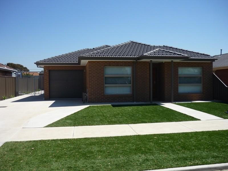 1/7 HUXTABLE Avenue, Altona North VIC 3025