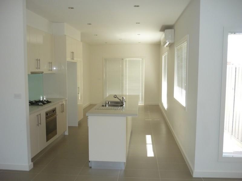 1/7 HUXTABLE Avenue, Altona North VIC 3025