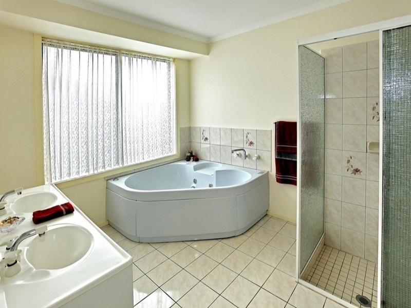 46 Sommers Drive, Altona Meadows VIC 3028