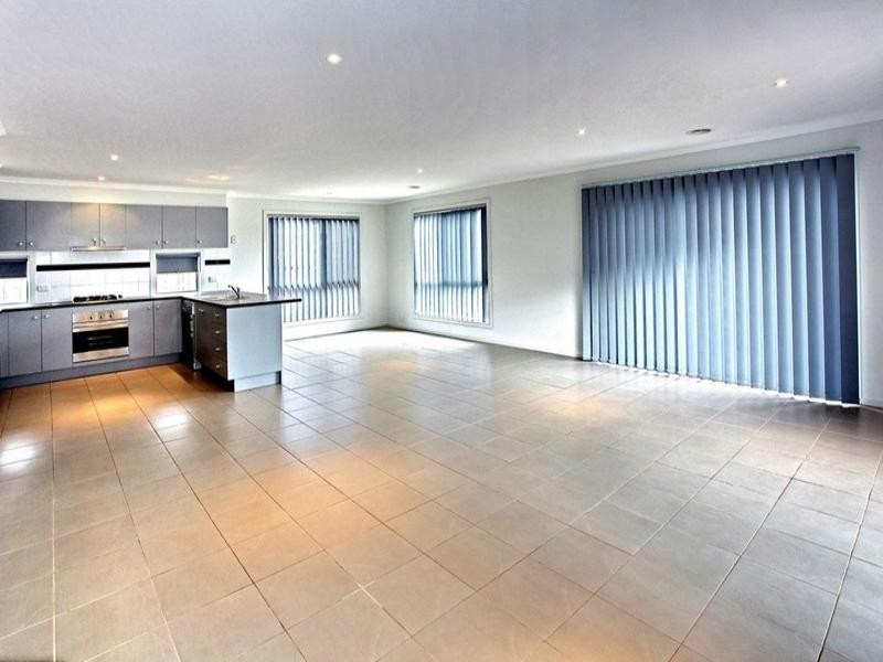 8 Felicity Drive, Tarneit VIC 3029