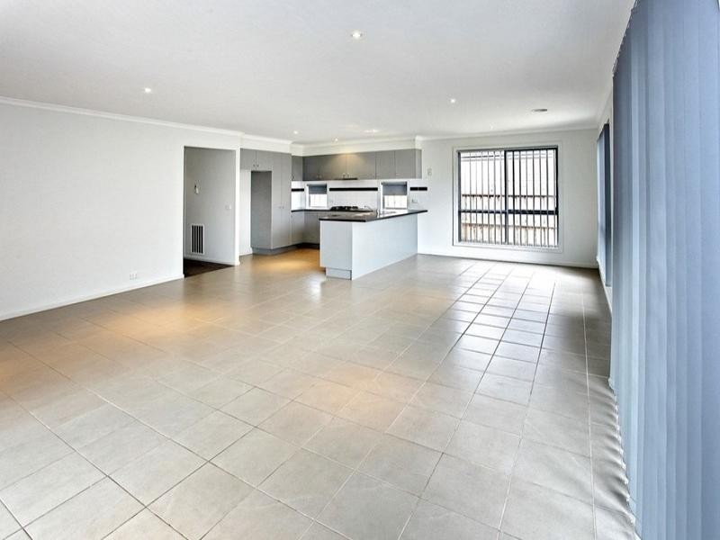 8 Felicity Drive, Tarneit VIC 3029