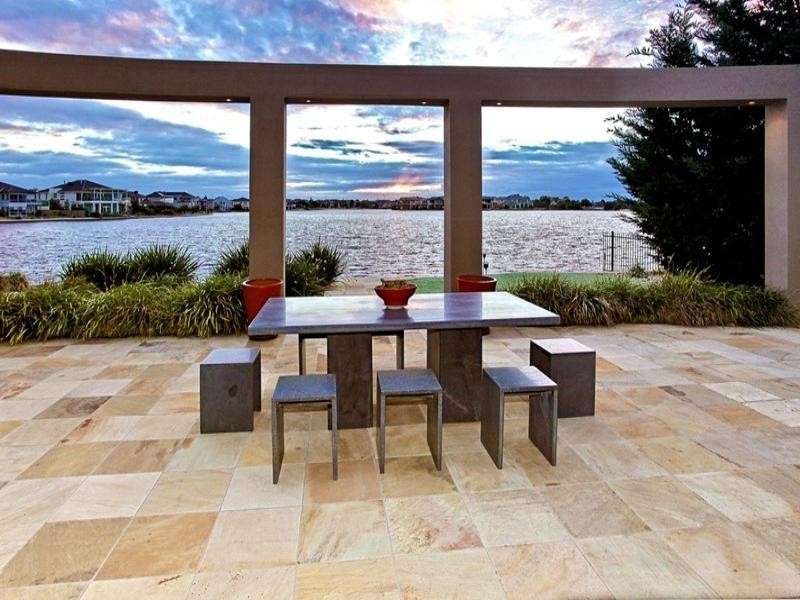 21 Heron Way, Sanctuary Lakes VIC 3030