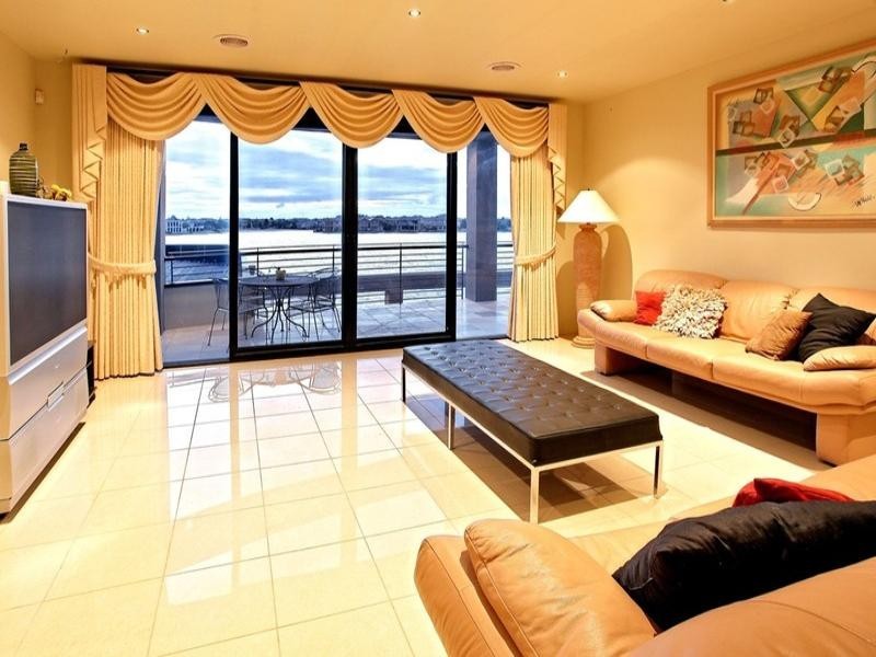 21 Heron Way, Sanctuary Lakes VIC 3030