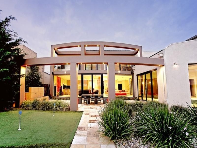 21 Heron Way, Sanctuary Lakes VIC 3030