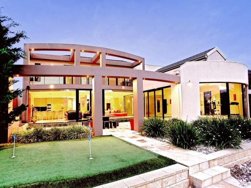 21 Heron Way, Sanctuary Lakes VIC 3030