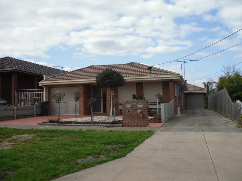 2/18 Weaver Court, Altona Meadows VIC 3028