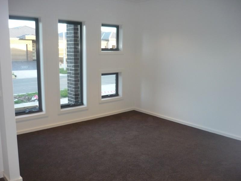 10 Dianella Street, Point Cook VIC 3030