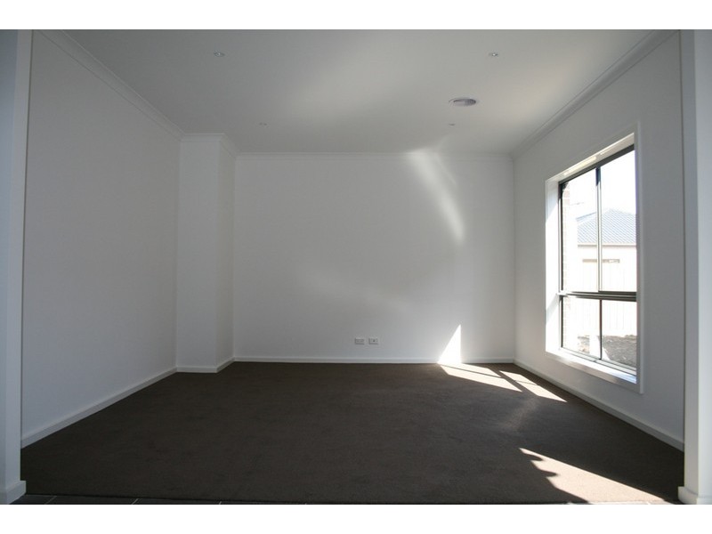 9 Dianella Street, Point Cook VIC 3030