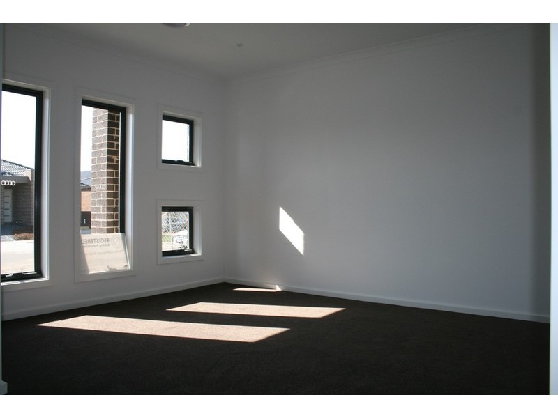 9 Dianella Street, Point Cook VIC 3030