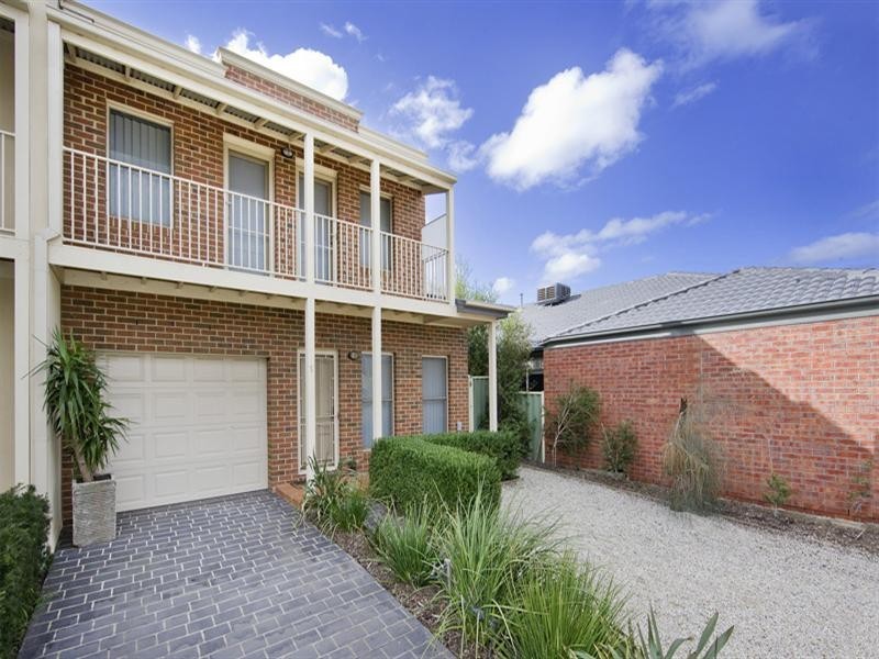 1/14 Mickelton Grove, Point Cook VIC 3030