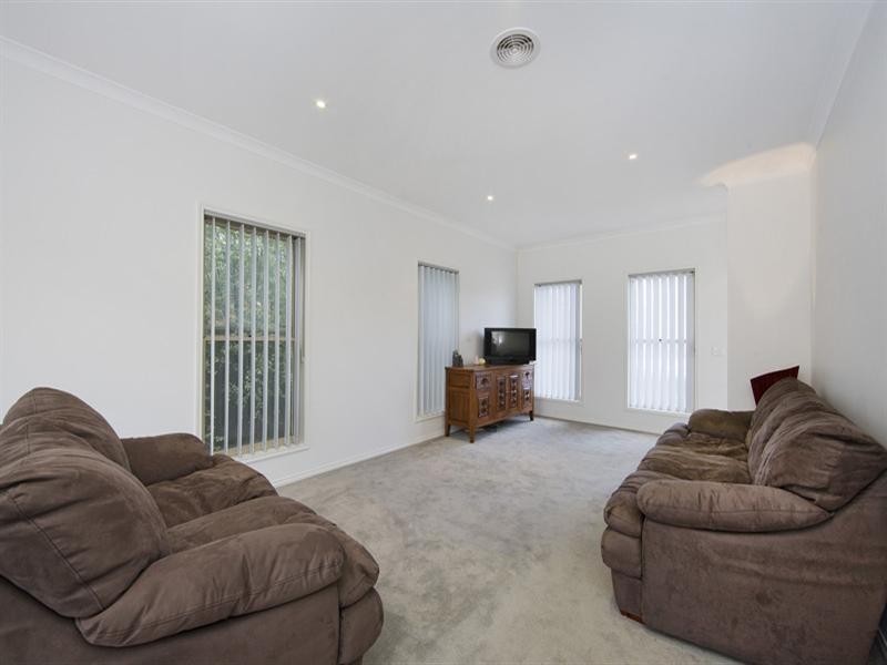 1/14 Mickelton Grove, Point Cook VIC 3030