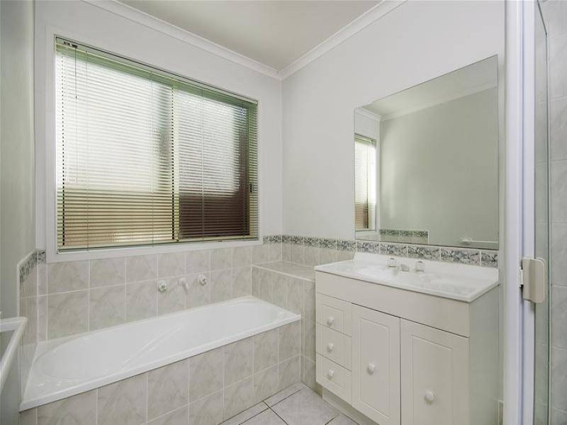 4 Beveridge Court, Point Cook VIC 3030