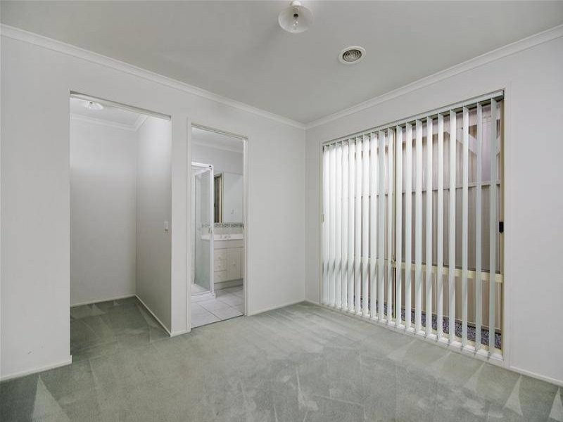 4 Beveridge Court, Point Cook VIC 3030