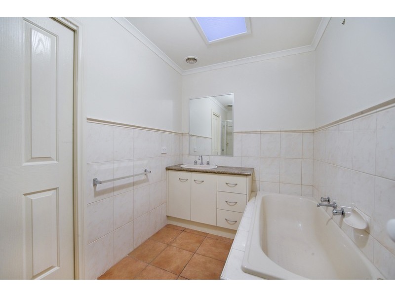 2/14 May Avenue, Altona Meadows VIC 3028