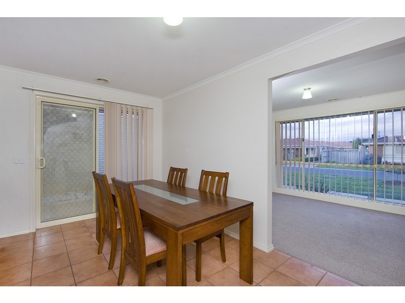 2/14 May Avenue, Altona Meadows VIC 3028